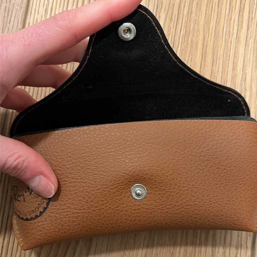 Ray-Ban sunglass case - Picture 3 of 4